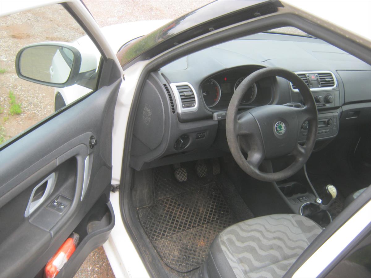 skoda-fabia-1-2-combi - 8