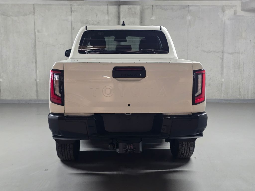 toyota-hilux-2-8-d-at-double-cab-active-4-4 - 5