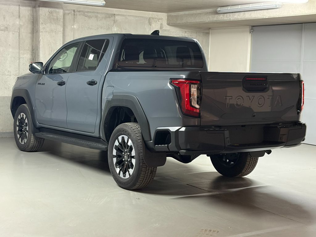 toyota-hilux-2-8-d-at-double-cab-executive-4-4 - 7
