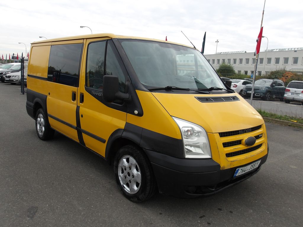 Ford Transit 2,2TDDi ČR 6 MÍST ! KLIMA !
