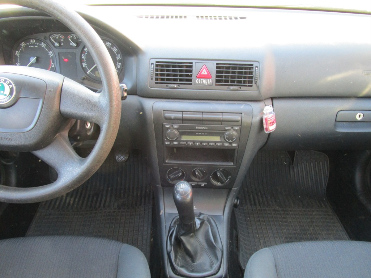 skoda-octavia-1-6mpi-75kw-tour-klima-2-maj - 8