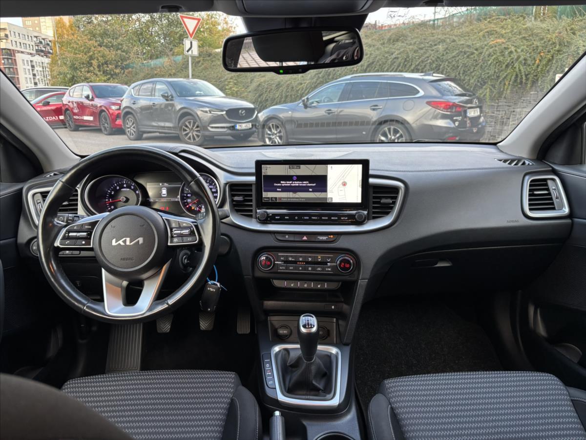 kia-ceed-1-5-tgdi-118kw-top-zaruka-navi - 8