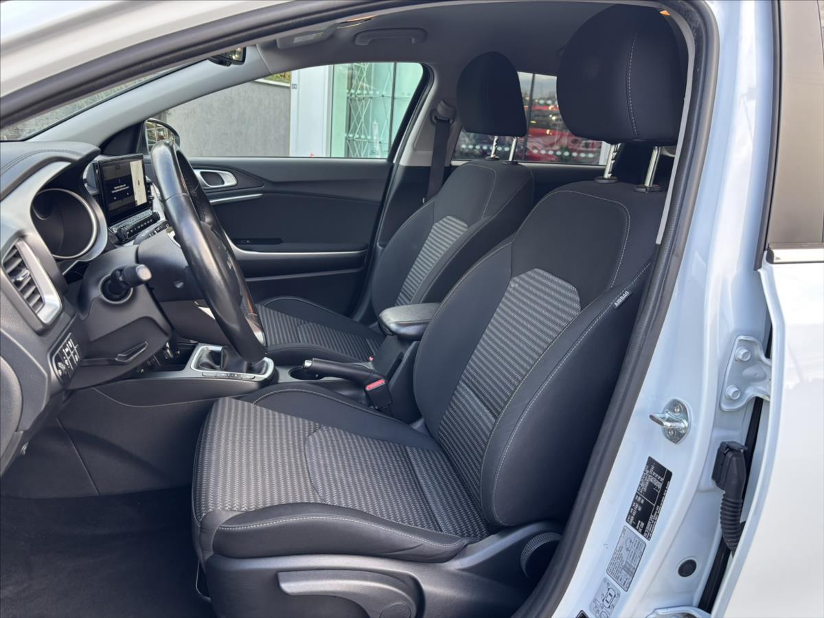 kia-ceed-1-5-tgdi-118kw-top-zaruka-navi - 9