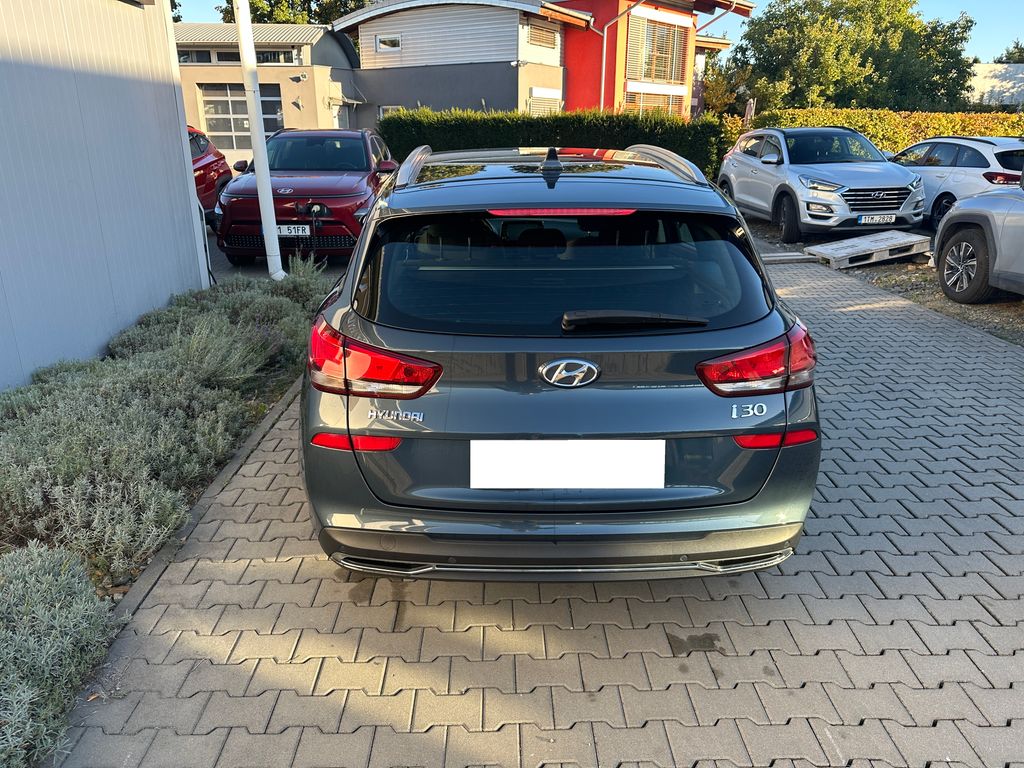 hyundai-i30-1-5i-81-kw-family - 5