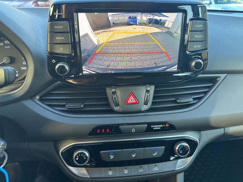 hyundai-i30-1-5i-81-kw-family - 9