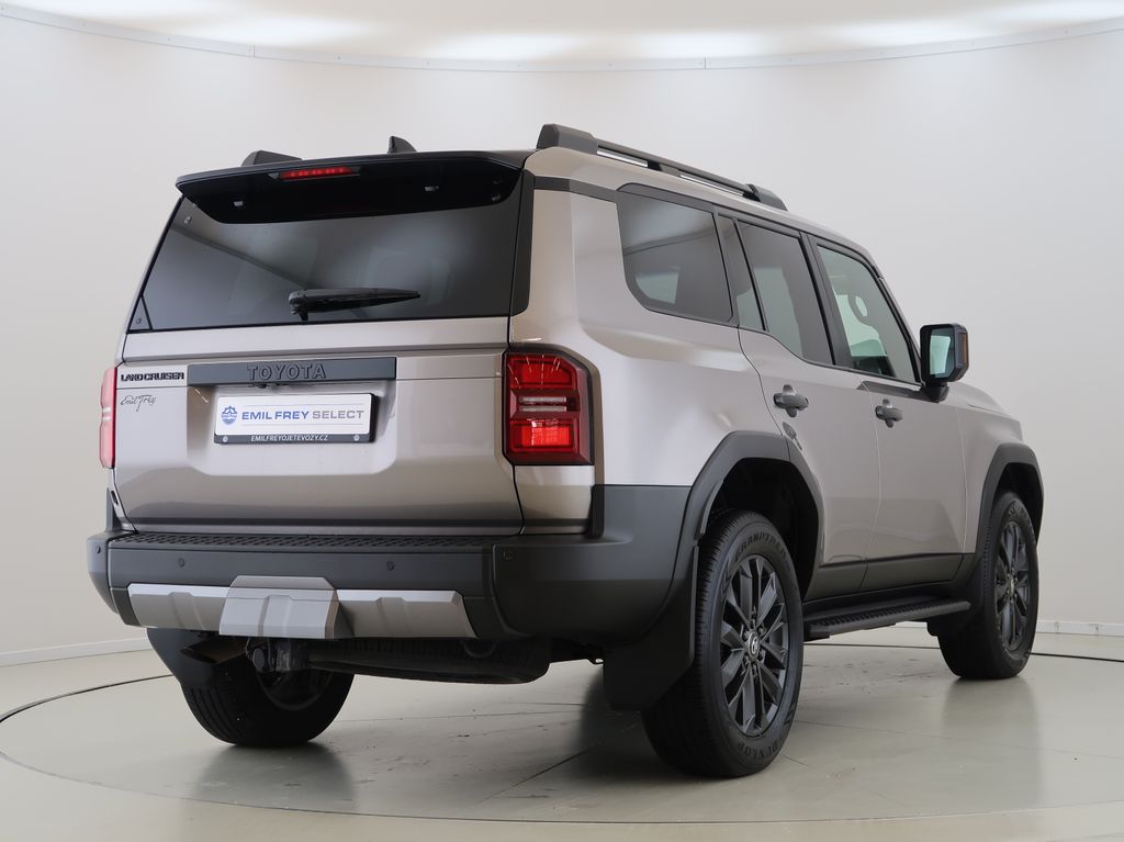 toyota-land-cruiser-2-8d-executive-jbl-cz-1maj - 4