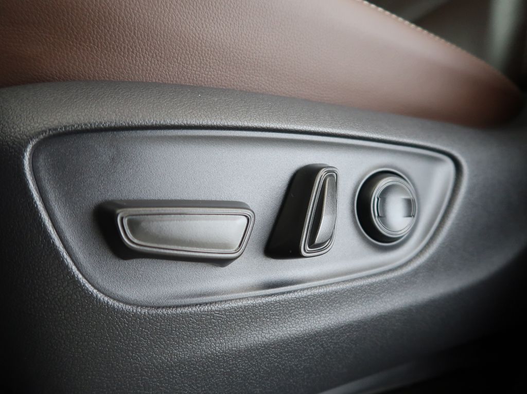 toyota-land-cruiser-2-8d-executive-jbl-cz-1maj - 9