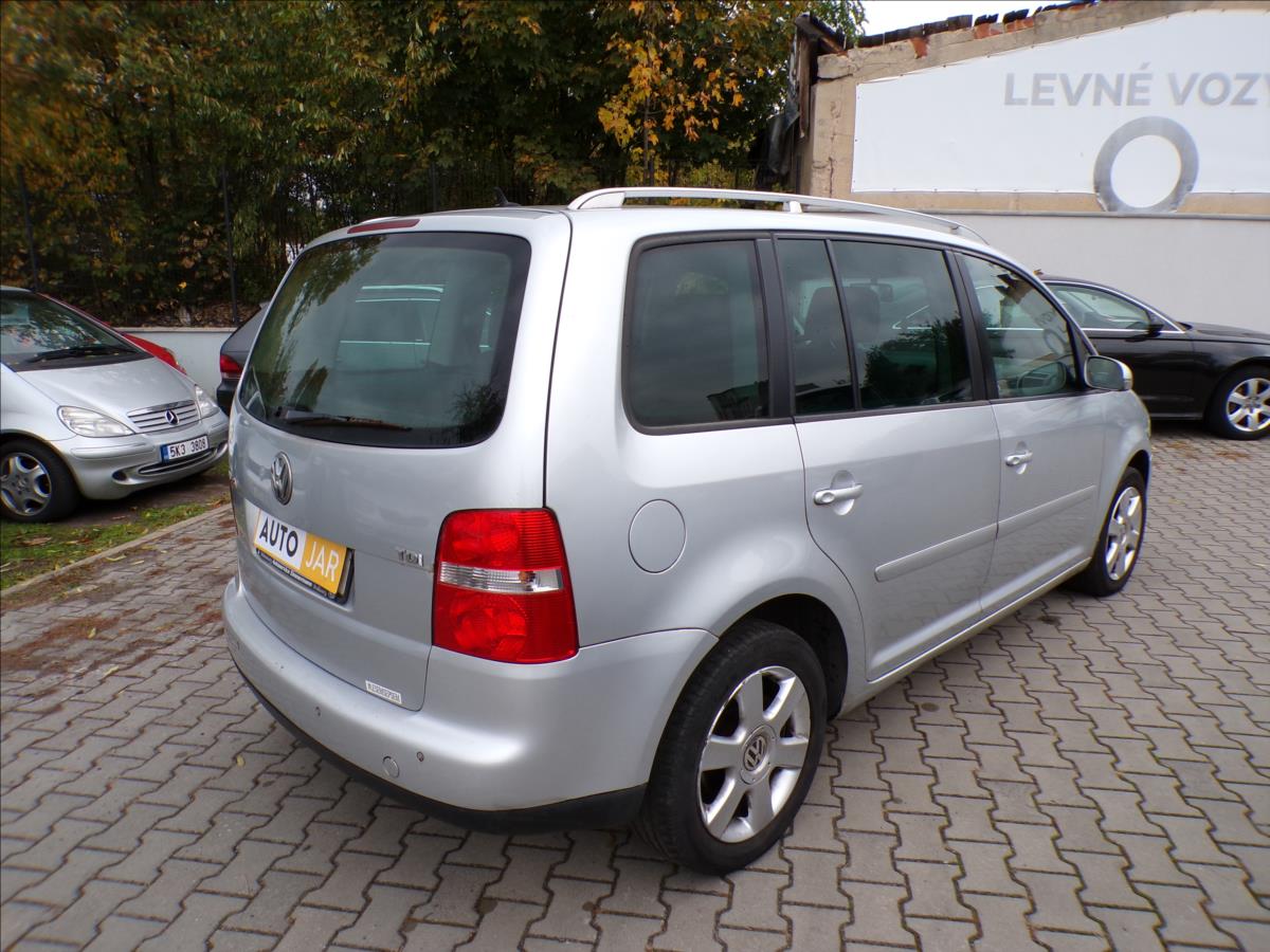 volkswagen-touran-2-0-tdi-103kw-dsg-xenony - 4