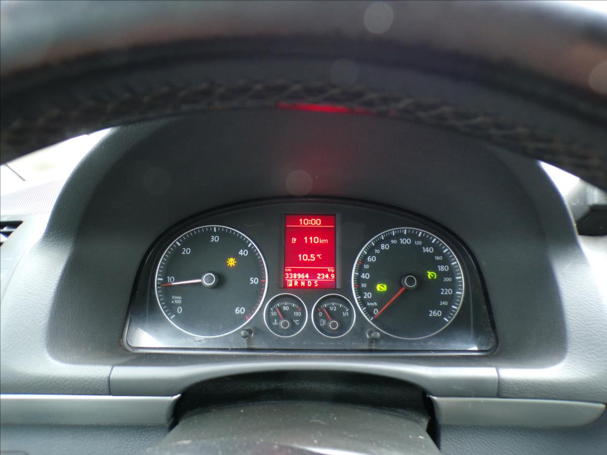 volkswagen-touran-2-0-tdi-103kw-dsg-xenony - 7