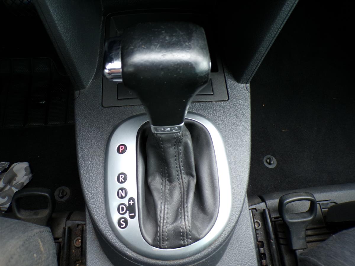 volkswagen-touran-2-0-tdi-103kw-dsg-xenony - 9