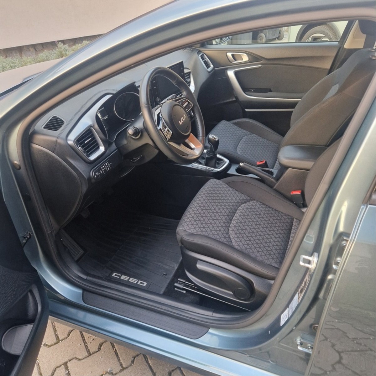 kia-ceed-1-5-t-gdi-spin-2022 - 3