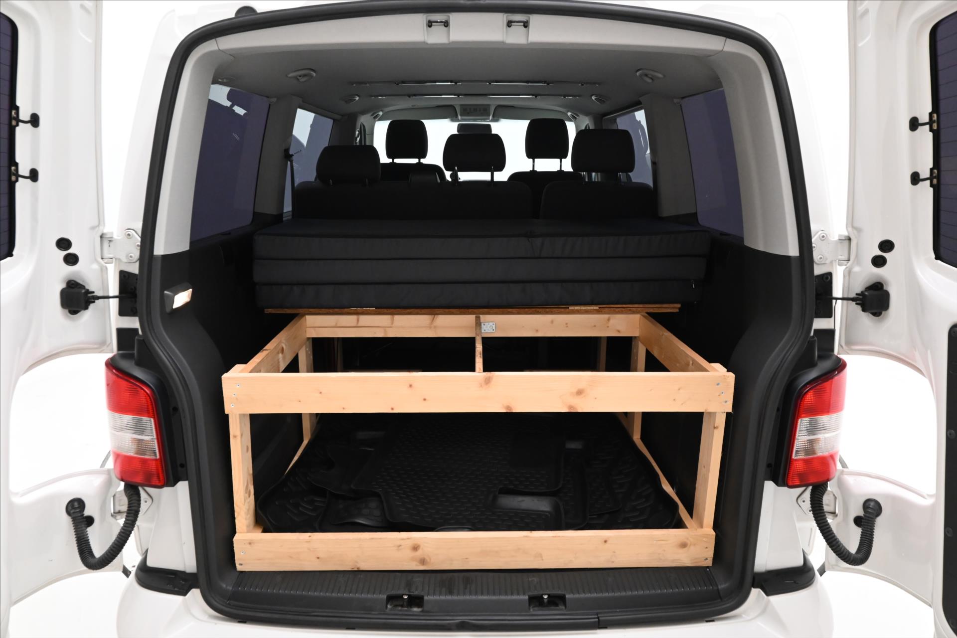 volkswagen-caravelle-2-0-tdi-132kw-manual-tazne-zaruka-az-5-let - 9