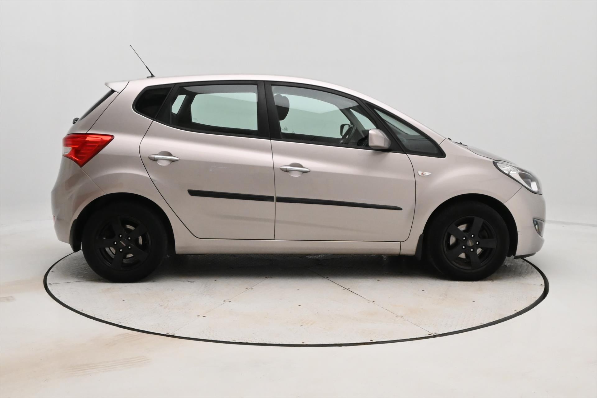 hyundai-ix20-1-4-cvvt-66-kw-klima-zaruka-az-5-let - 3