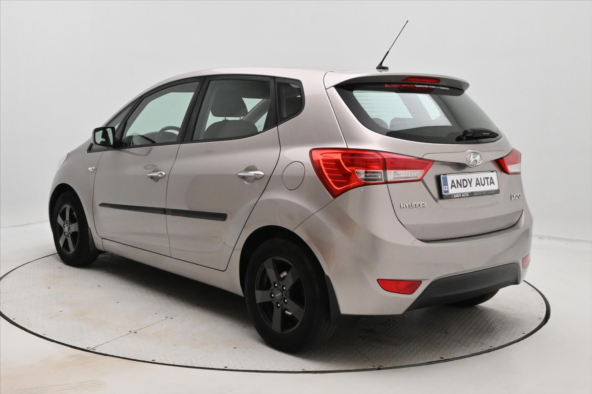 hyundai-ix20-1-4-cvvt-66-kw-klima-zaruka-az-5-let - 6