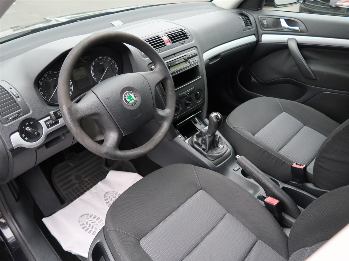 skoda-octavia-1-6-fsi-85kw-novecr-klima - 8