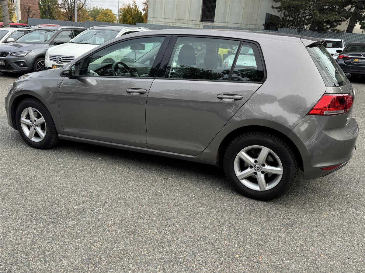 volkswagen-golf-1-2-krasny-stav-zimni-pneu - 5
