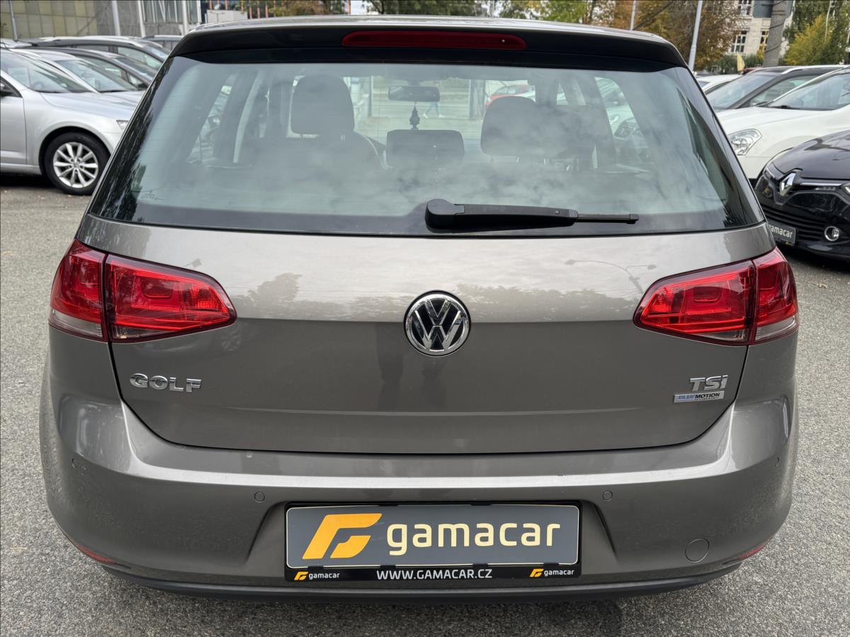 volkswagen-golf-1-2-krasny-stav-zimni-pneu - 8