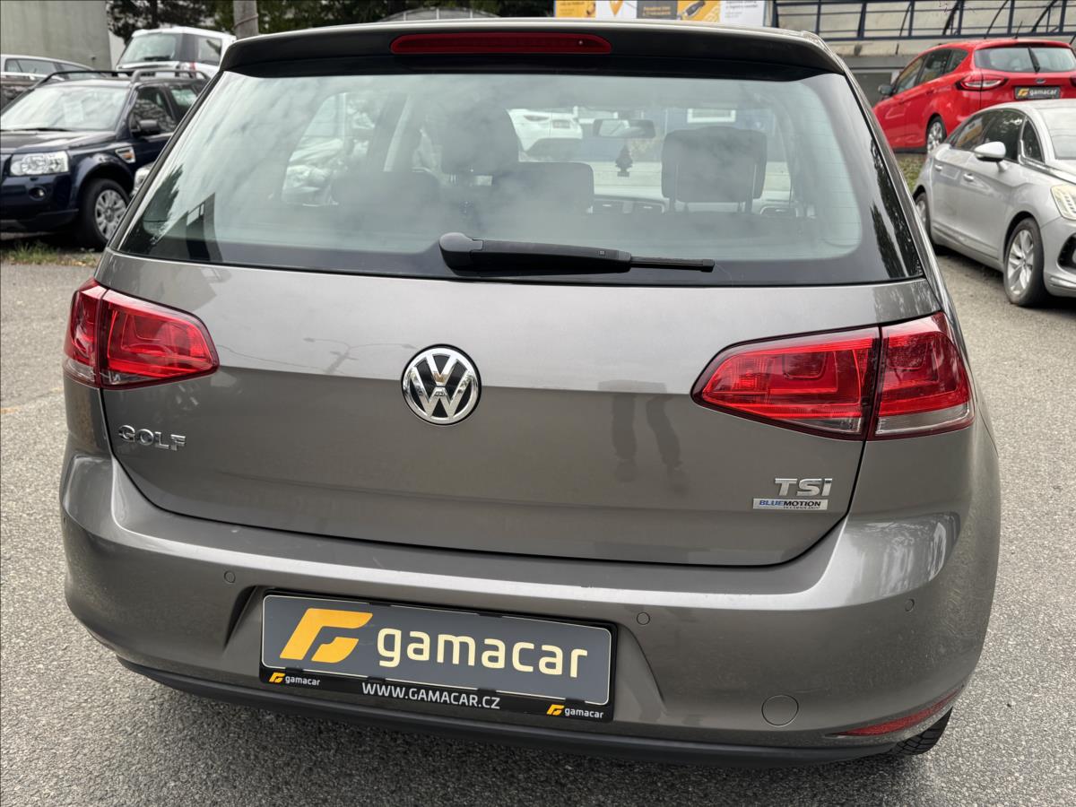 volkswagen-golf-1-2-krasny-stav-zimni-pneu - 9