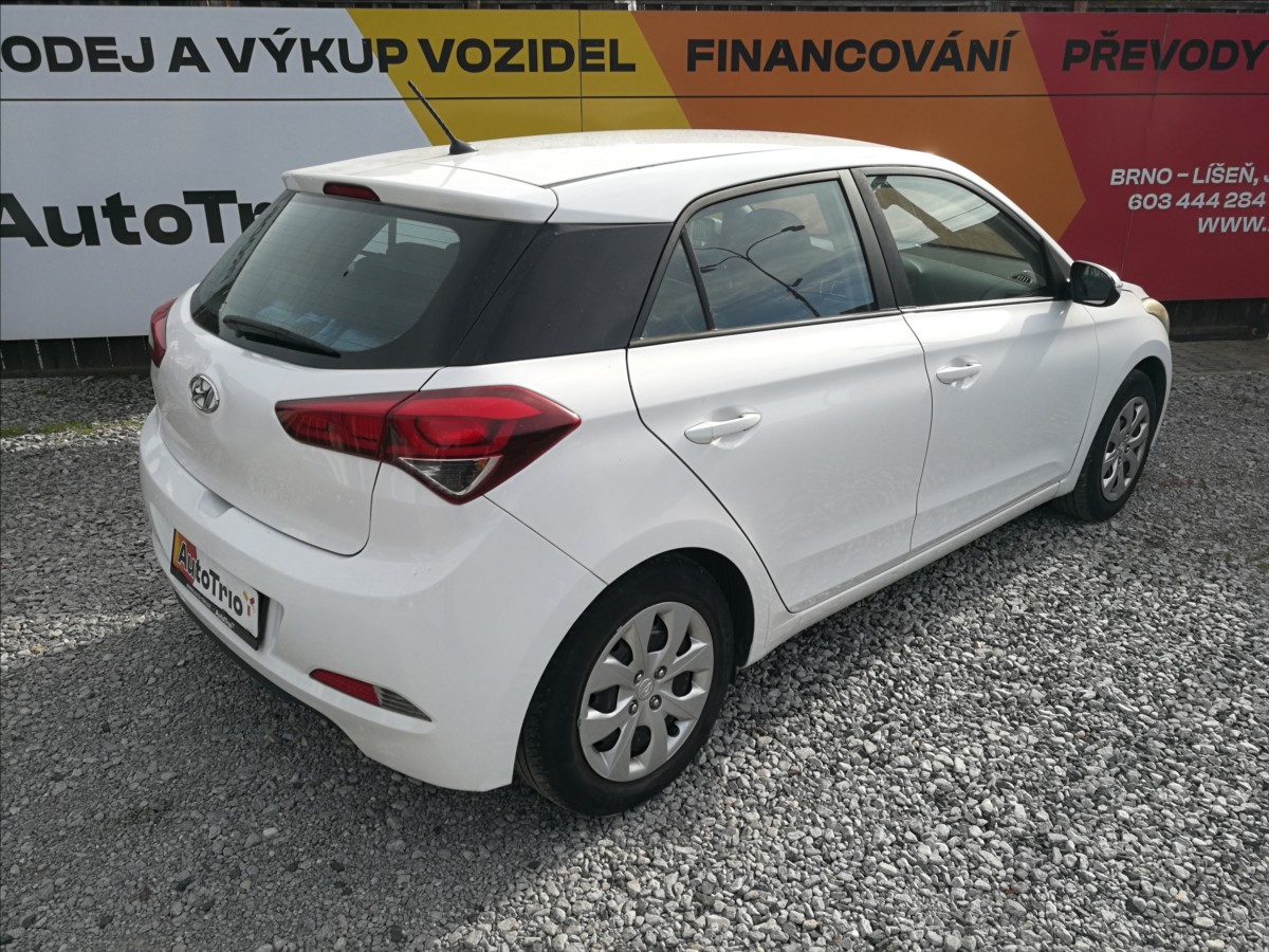 hyundai-i20-1-3-i-servis-knizka - 2