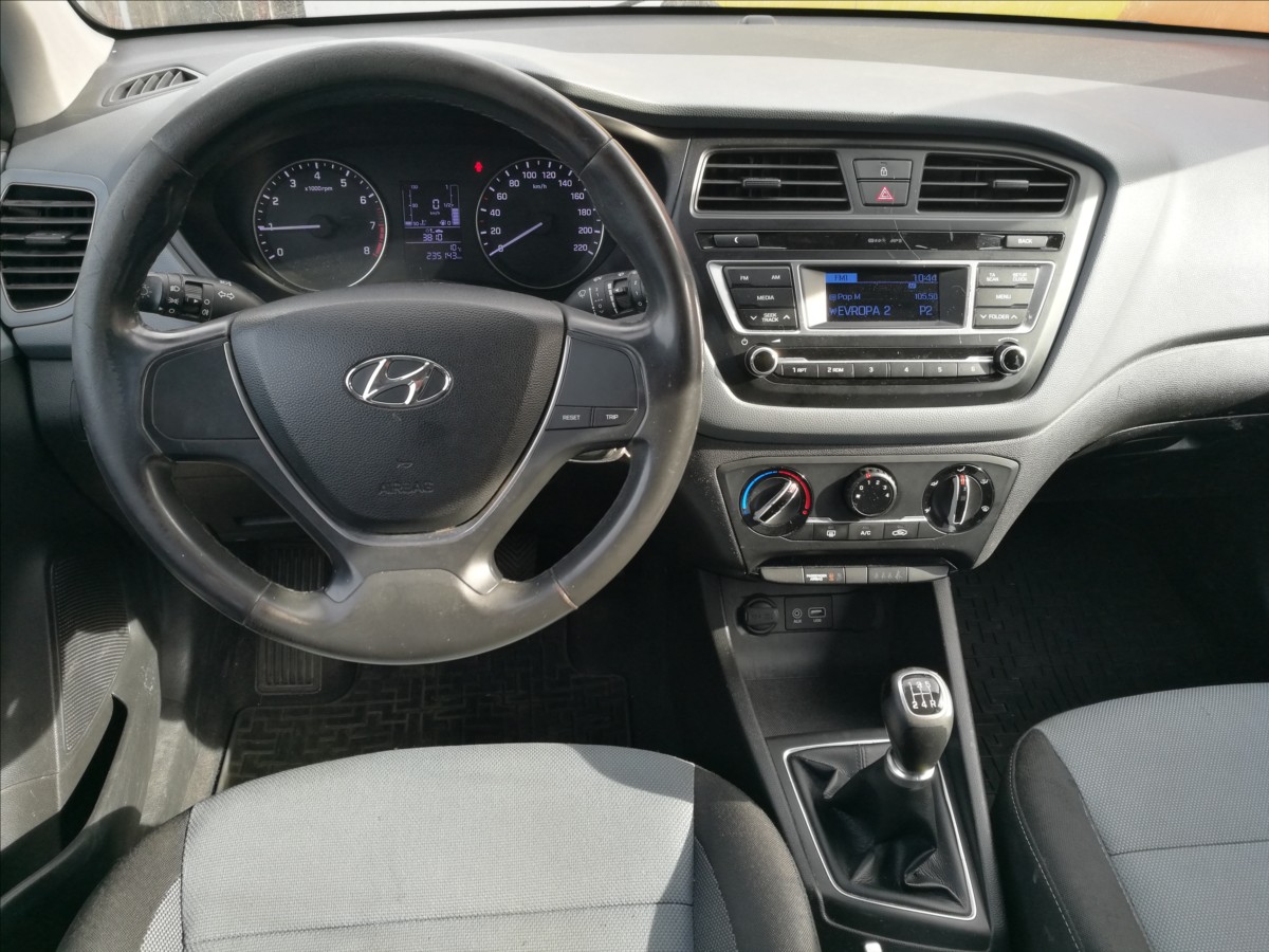 hyundai-i20-1-3-i-servis-knizka - 4