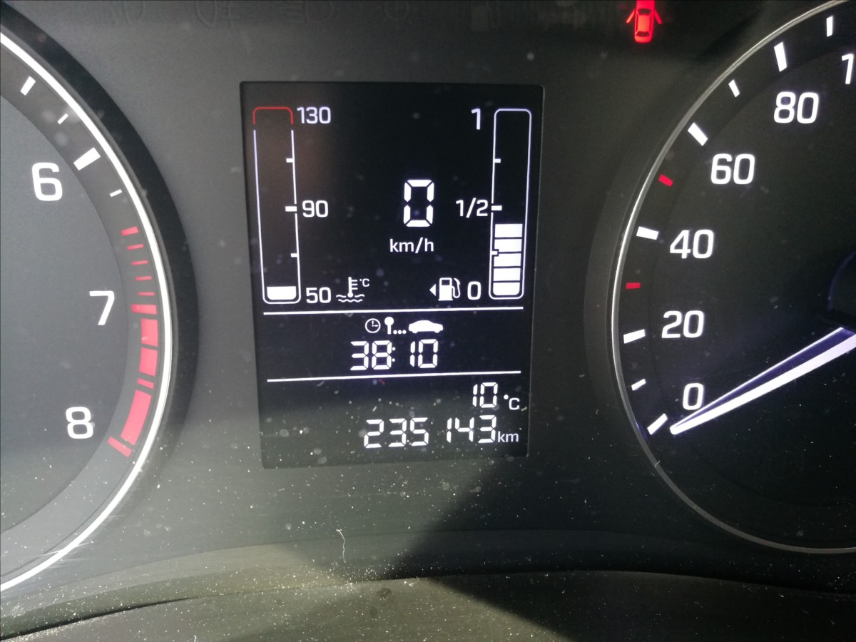 hyundai-i20-1-3-i-servis-knizka - 5
