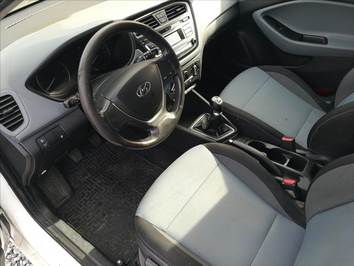 hyundai-i20-1-3-i-servis-knizka - 9