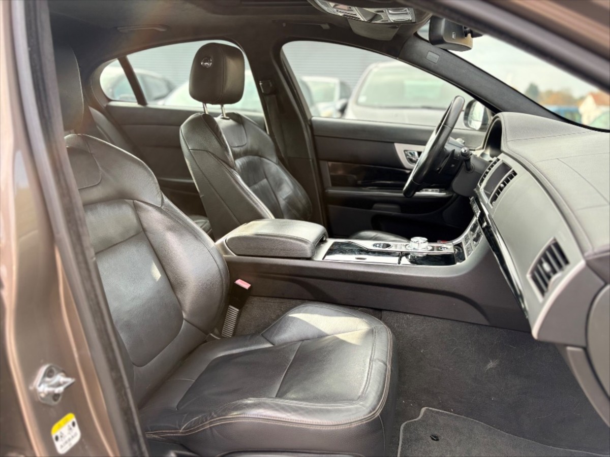 jaguar-xf-2-2-d-120-kw - 8