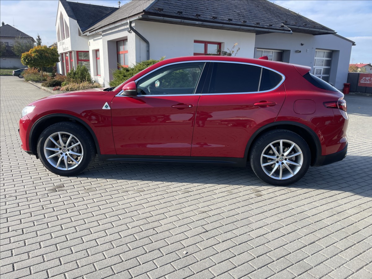 alfa-romeo-stelvio-2-0-turbo-280k-q4-at8-4x4-tazne - 1