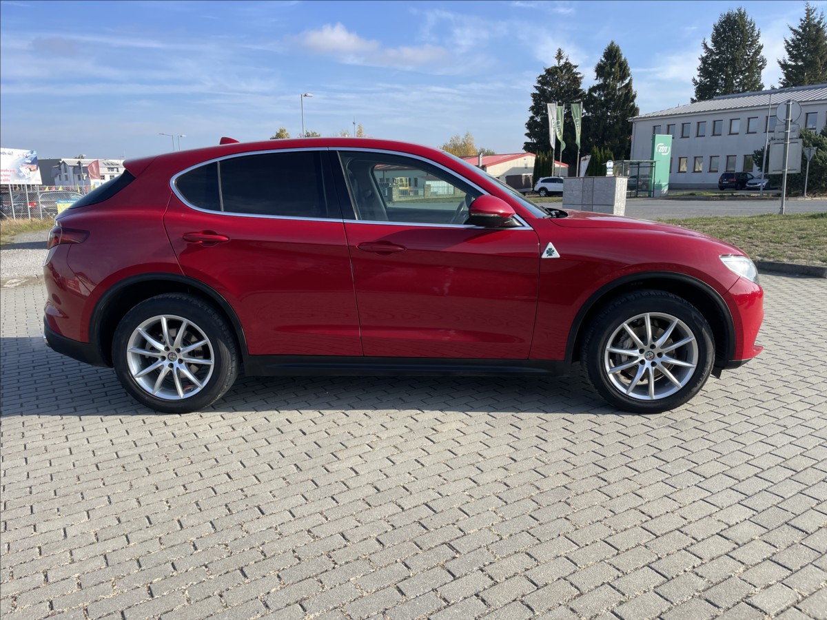 alfa-romeo-stelvio-2-0-turbo-280k-q4-at8-4x4-tazne - 4