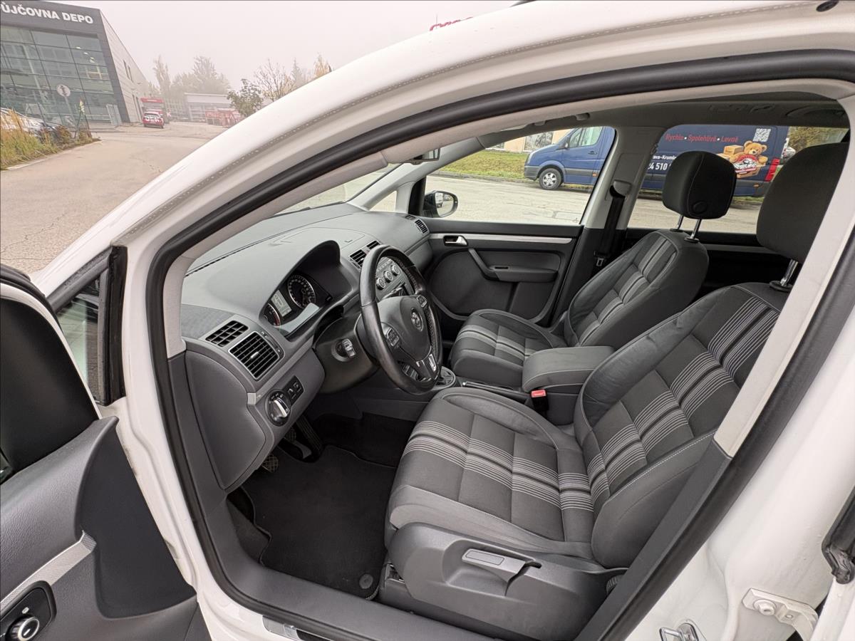 volkswagen-touran-2-0-tdi-103kw-xen-pano-nez-top - 2