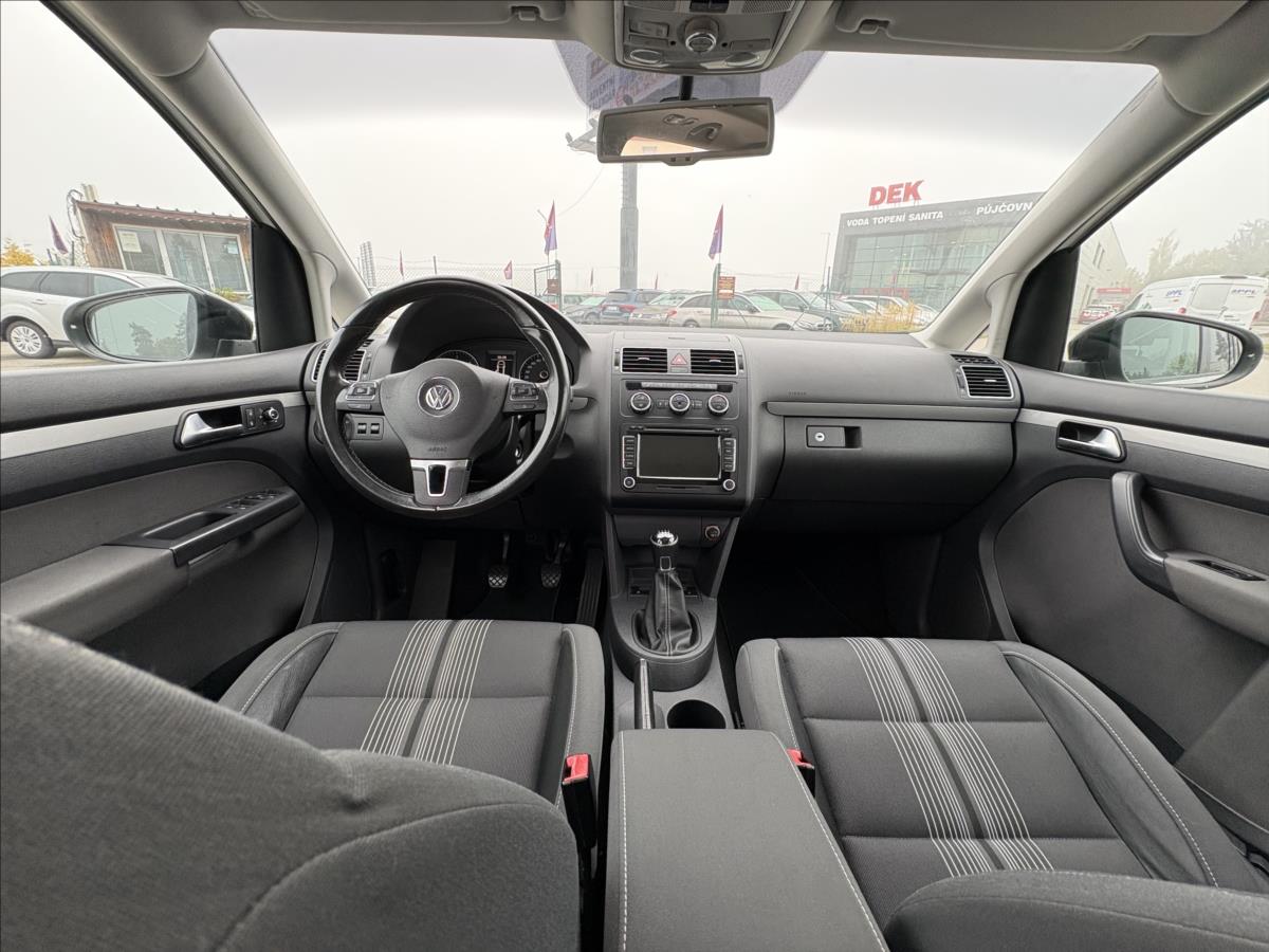 volkswagen-touran-2-0-tdi-103kw-xen-pano-nez-top - 8