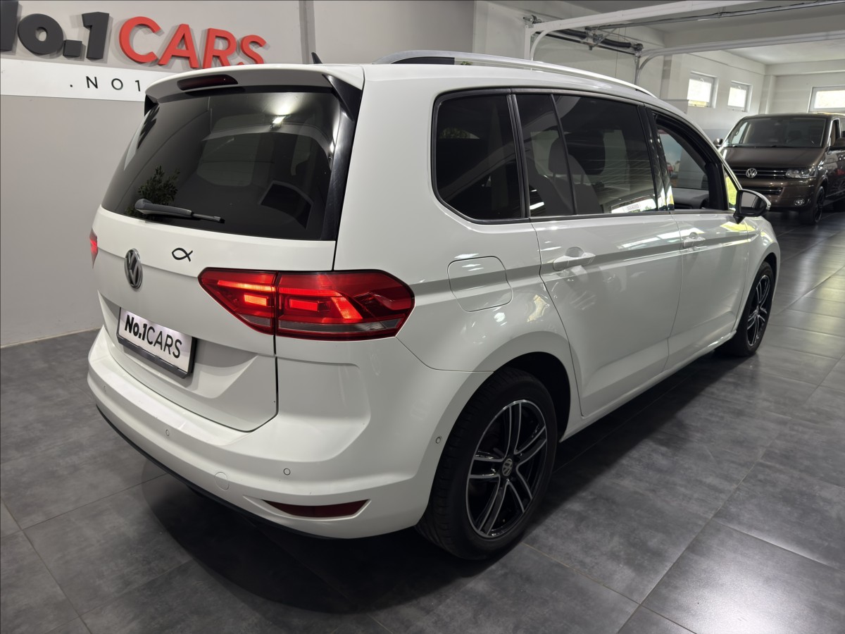 volkswagen-touran-1-6-tdi-join-acc-panorama - 4