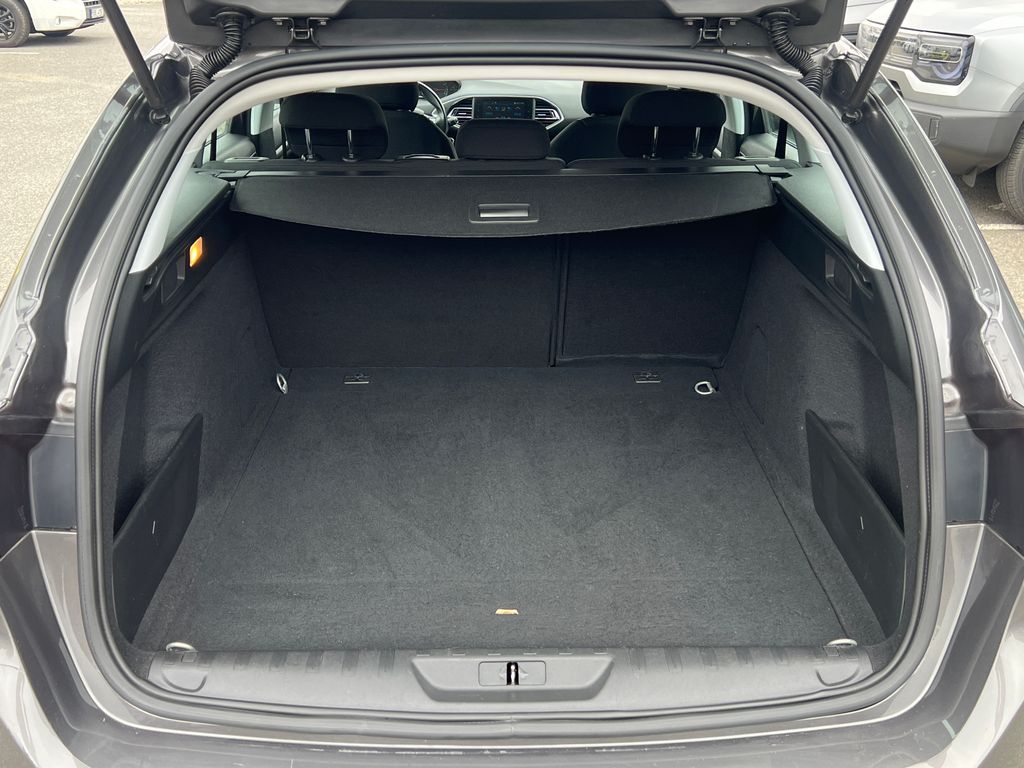 peugeot-308-1-2-131k-zaruka-servis-navi - 5