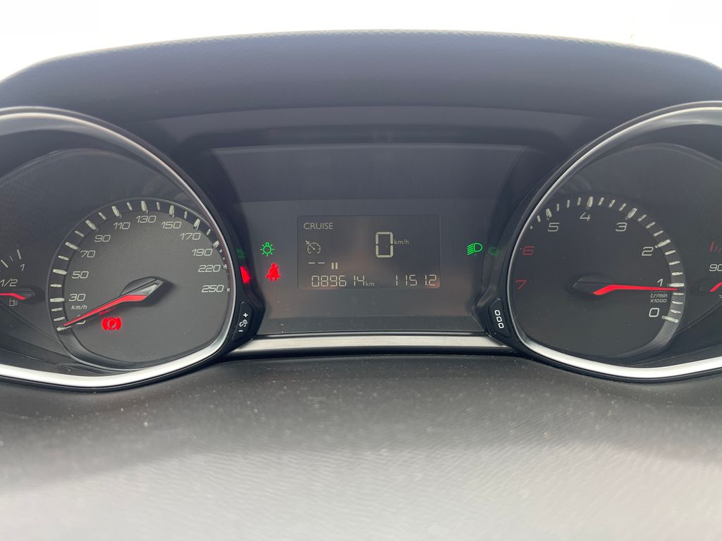 peugeot-308-1-2-131k-zaruka-servis-navi - 9