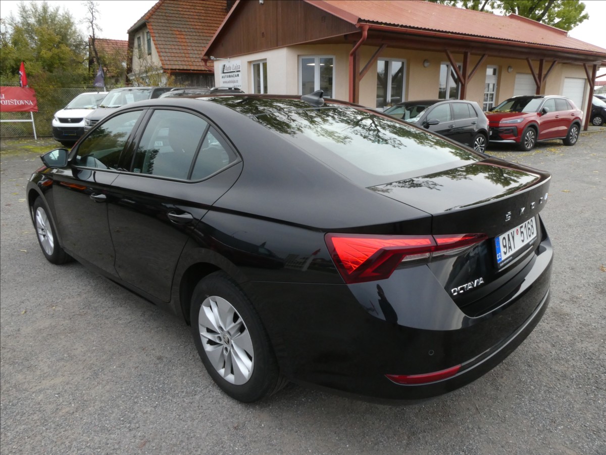 skoda-octavia-2-0-tdi-110kw-serviska-cr-dph - 6