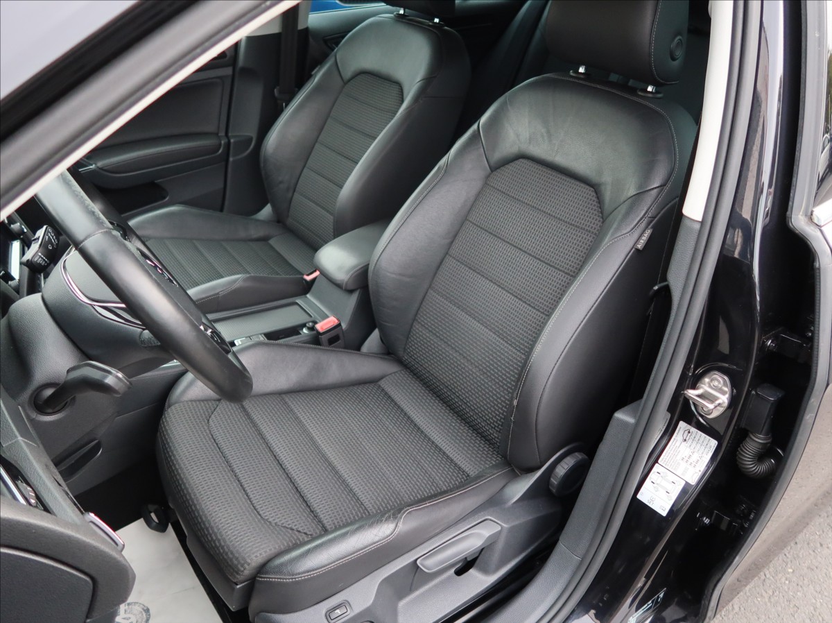 volkswagen-golf-1-4-tsi-103kw-1majcr-aut-klima - 9