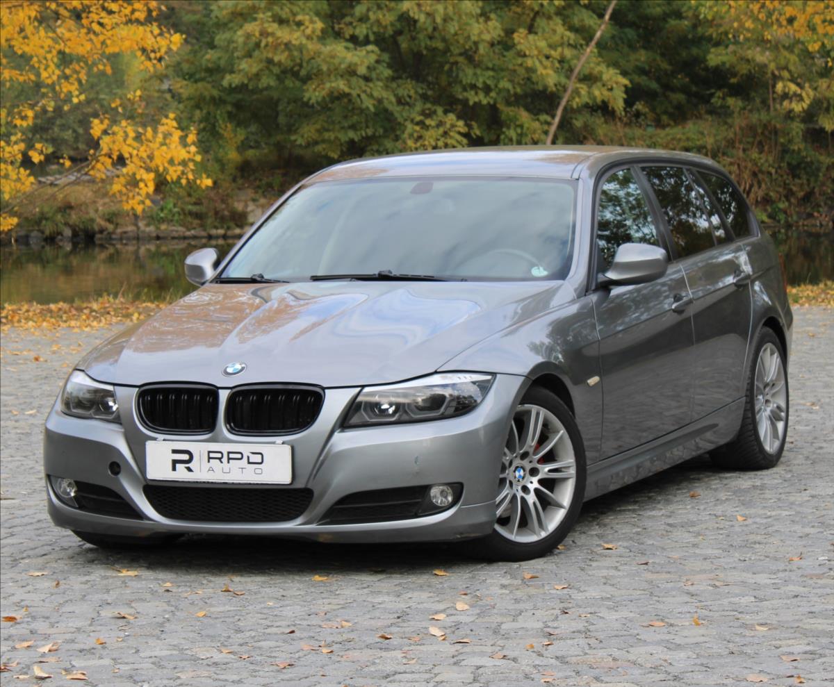 BMW Řada 3 318d Touring / M-Paket / Manuál