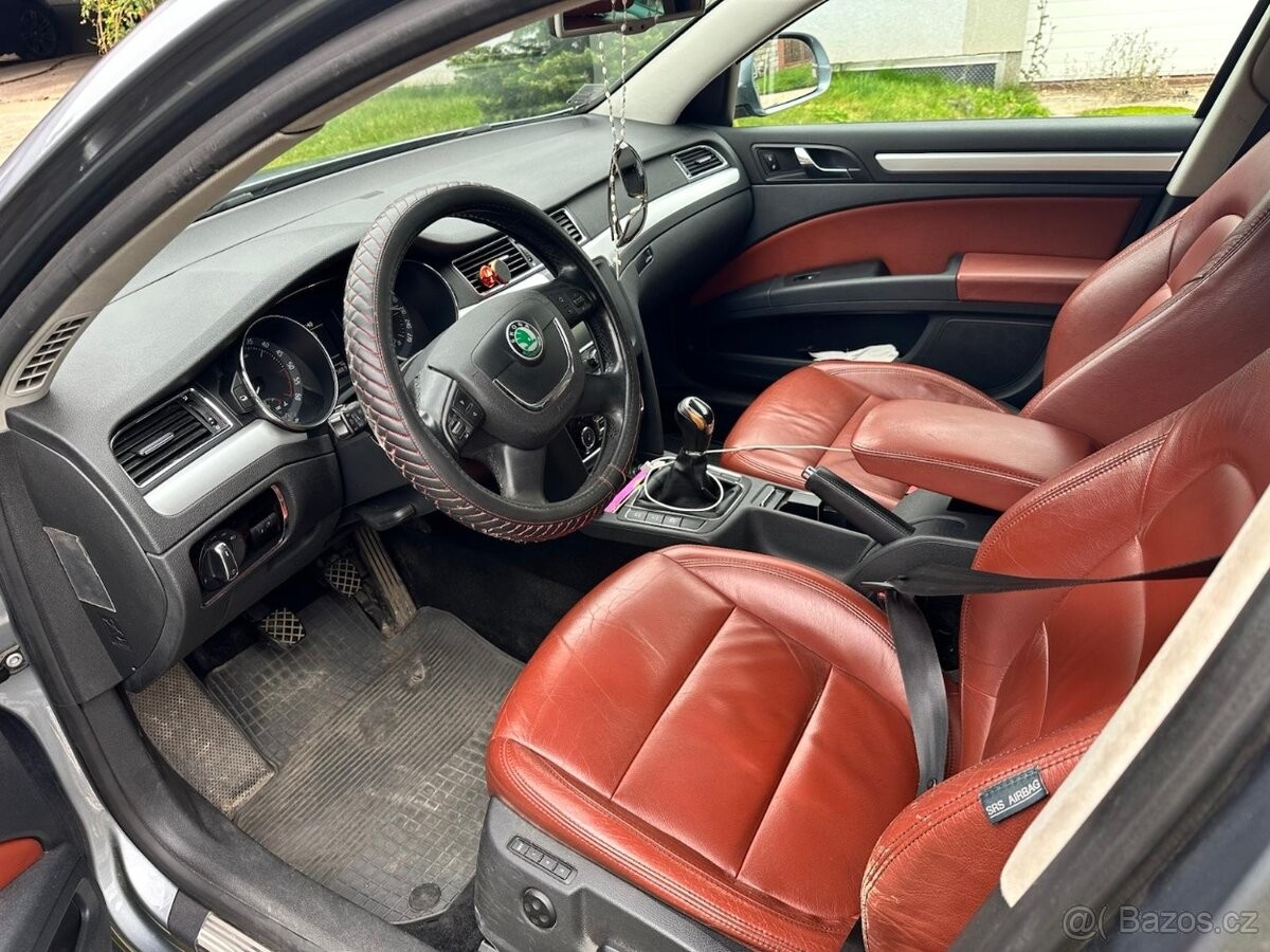 skoda-superb-1-6-2011-kozeny-interier - 2