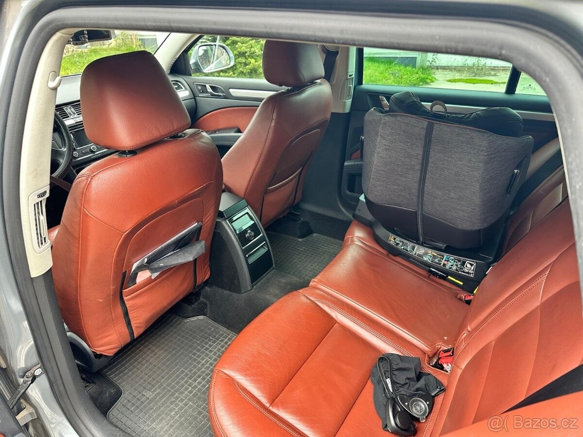 skoda-superb-1-6-2011-kozeny-interier - 5
