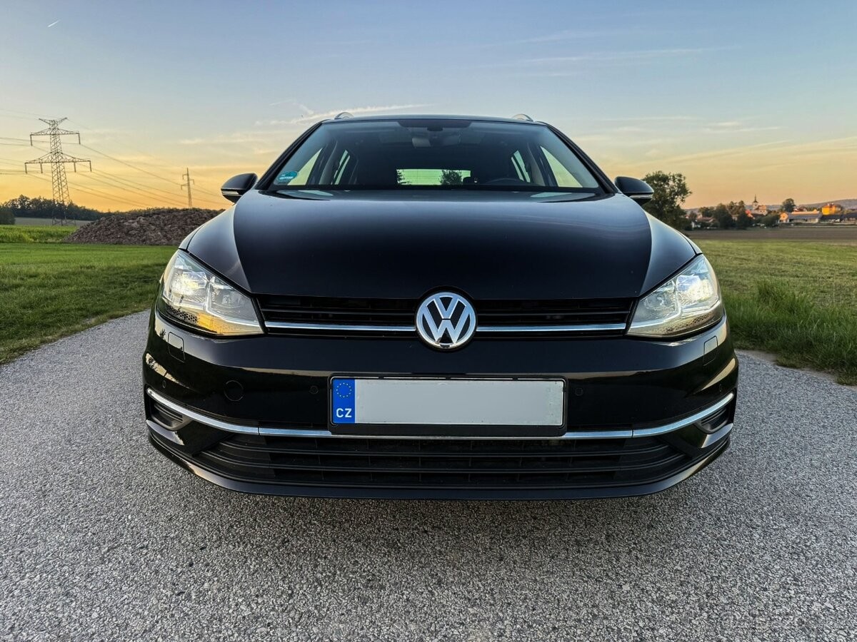 Volkswagen Golf 1,5   TSI 110 kW DSG Panorama