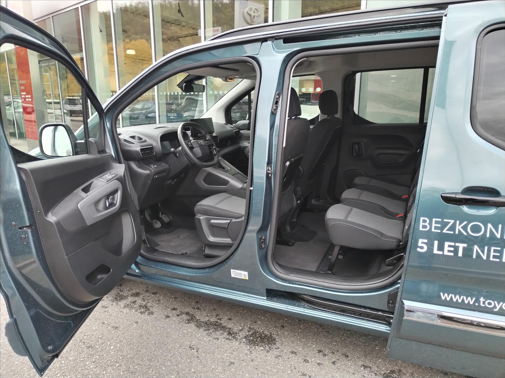 toyota-proace-city-verso-1-5-diesel-6m-t-family-7s-130k - 2