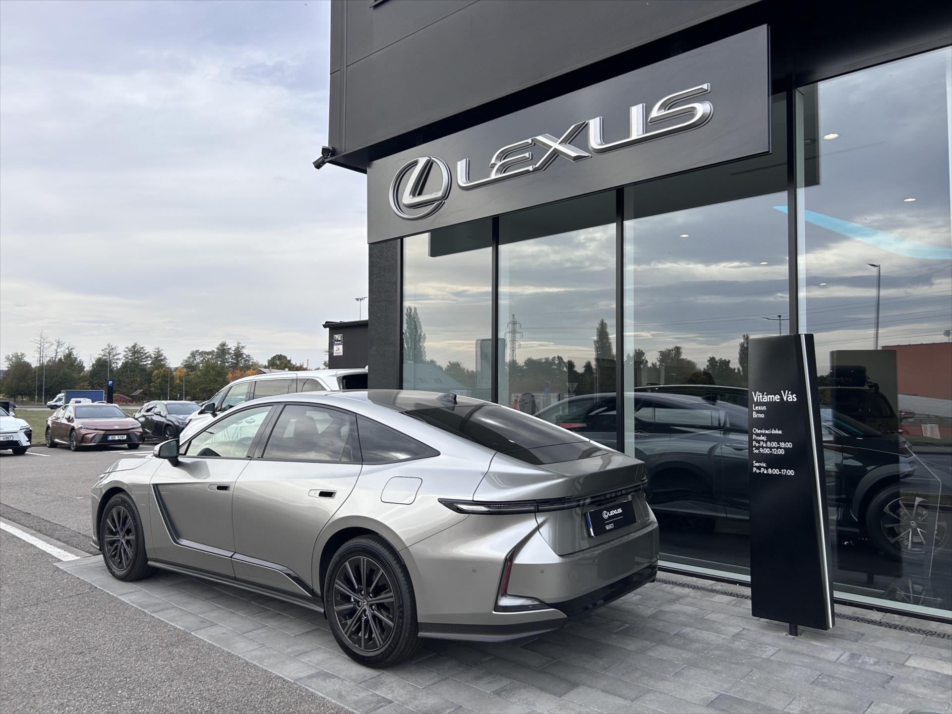 lexus-es-300h-2-5-prestige-paket-multimedia - 2