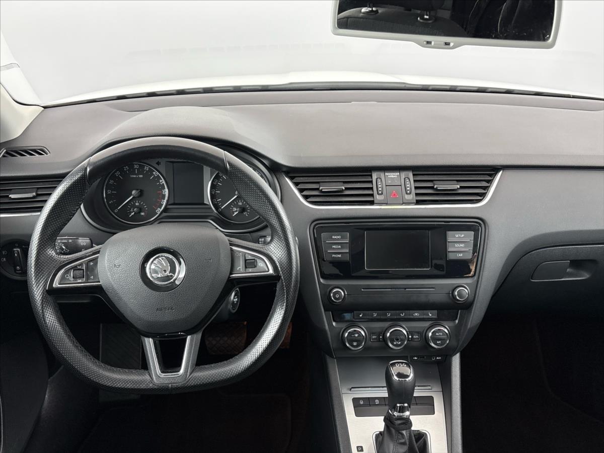 skoda-octavia-2-0-tdi-elegance-6dsg - 4