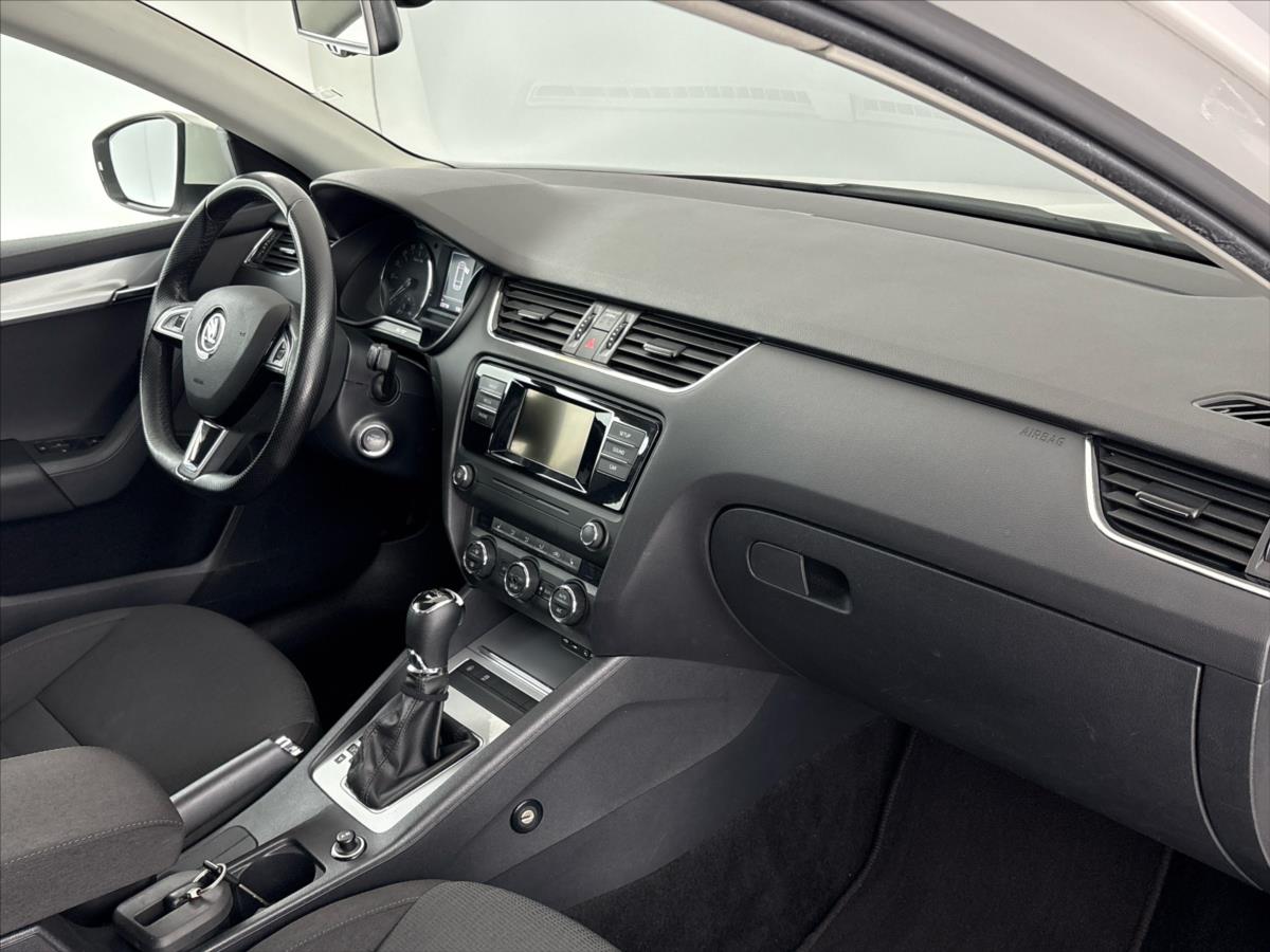 skoda-octavia-2-0-tdi-elegance-6dsg - 5