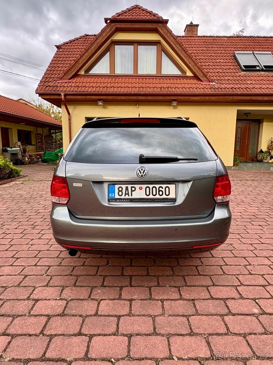 volkswagen-golf-variant-1-6-match-tdi-77kw-2013 - 9