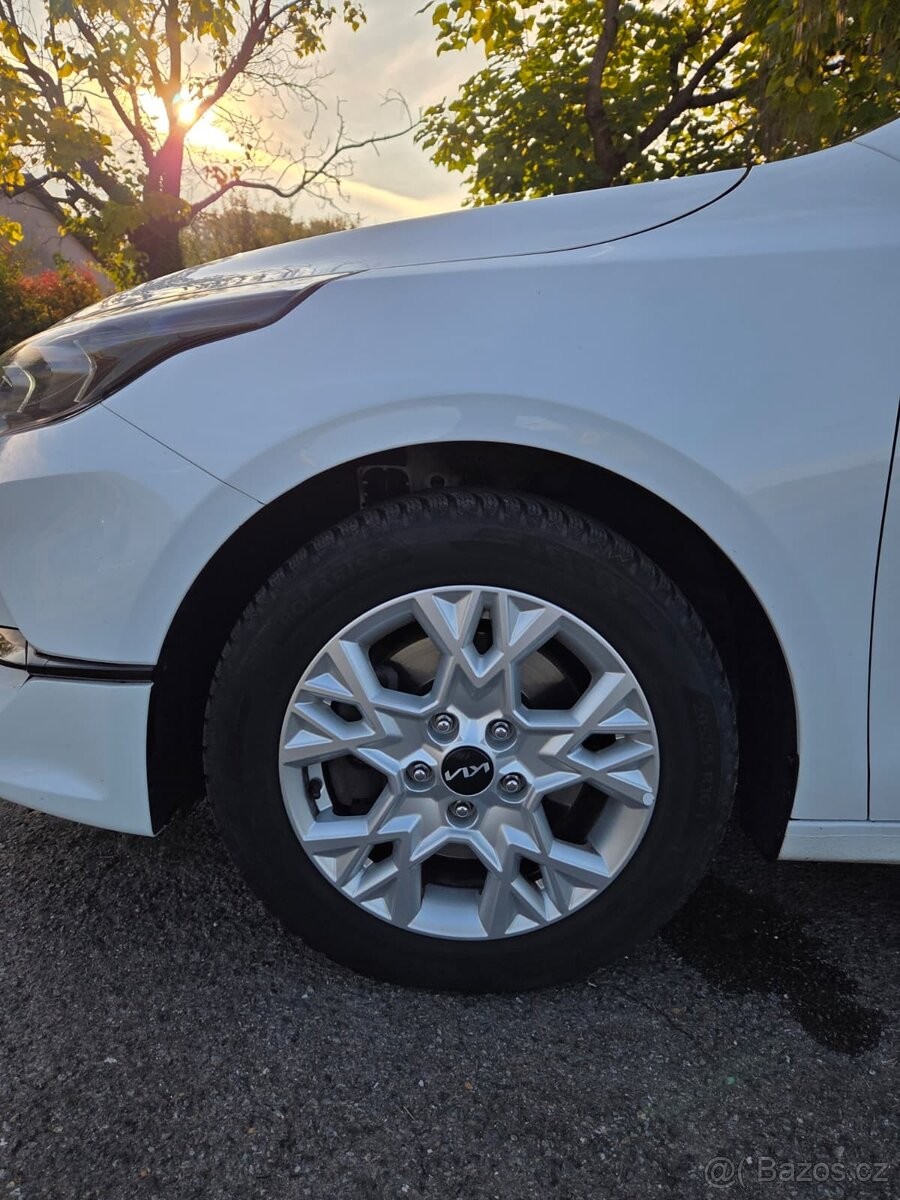 kia-ceed-1-5-t-gdi-118kw-zaruka-cr - 3