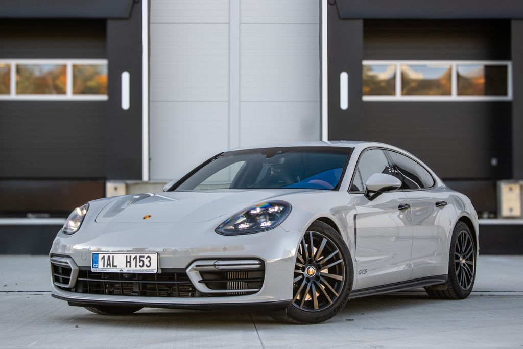Porsche Panamera 