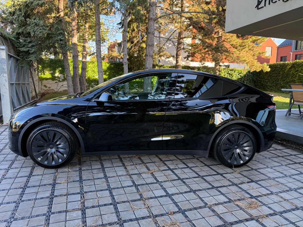 tesla-model-y-standart-range-lfp - 2