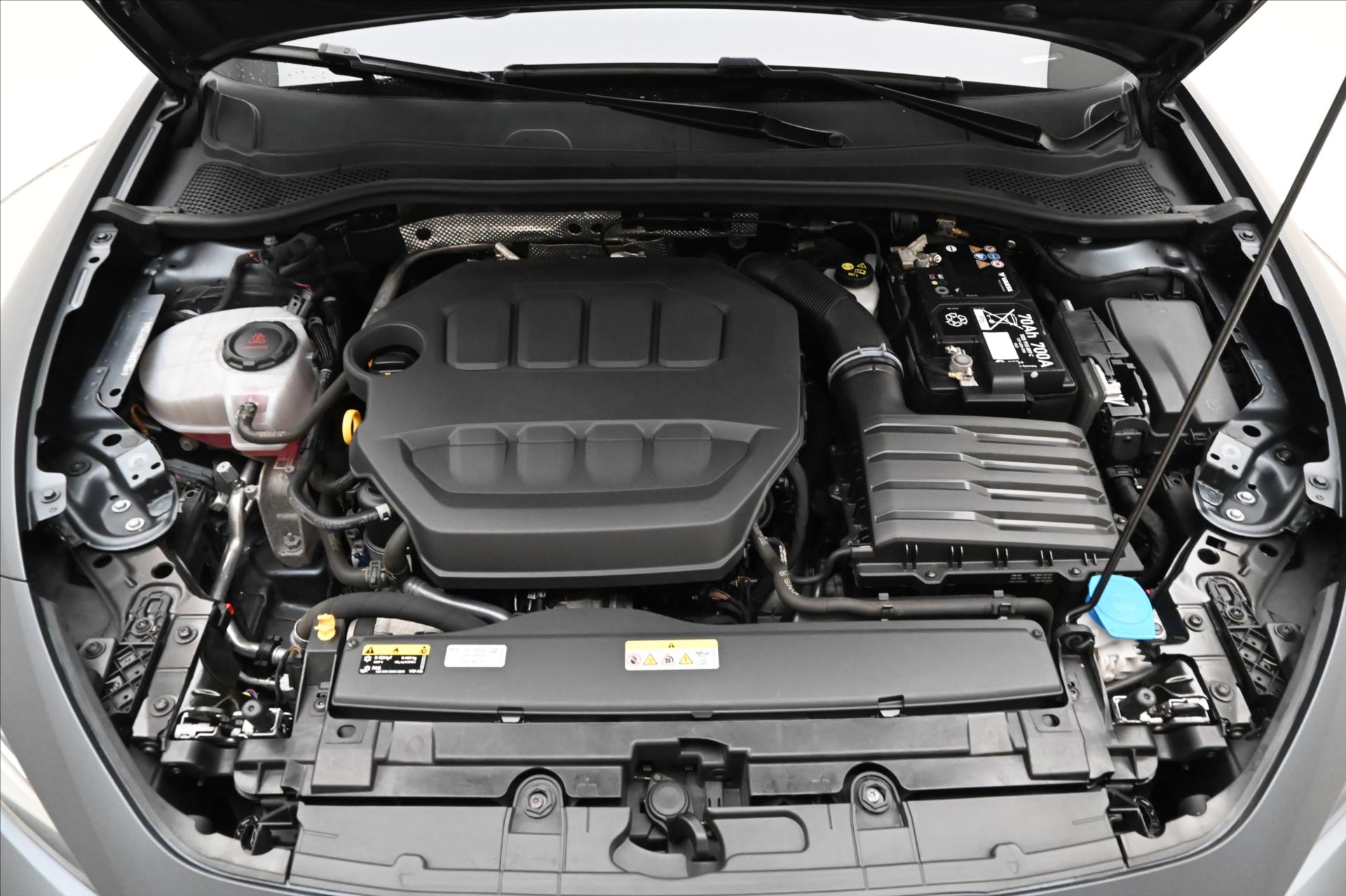 cupra-leon-2-0-tsi-st-180-kw-dsg-zaruka-az-5-let - 8