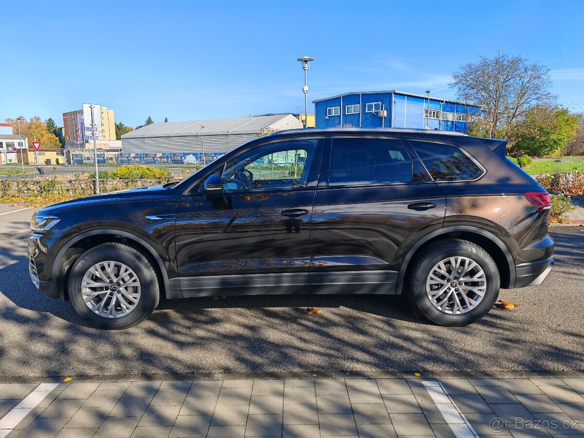volkswagen-touareg-3-0-tdi-cr-rok-2022-1-majitel - 9
